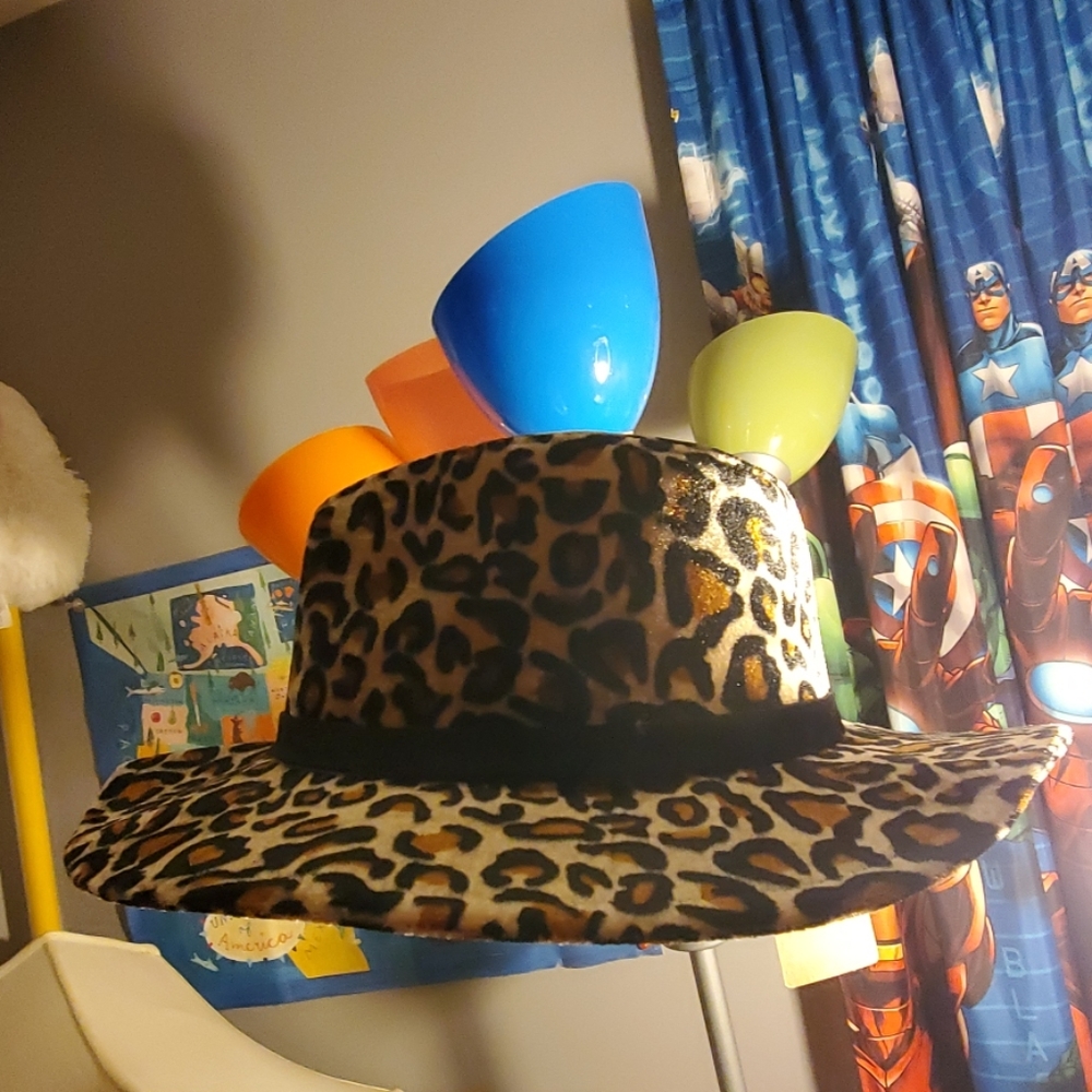 Omg style is what I'm selling leopard cowgirl, woe